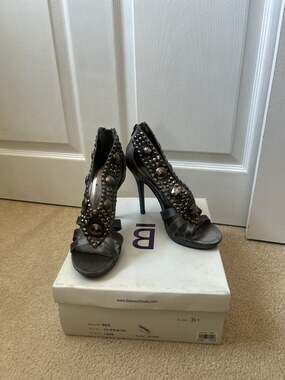 Bakers Ritzie Size 7.5 Woman